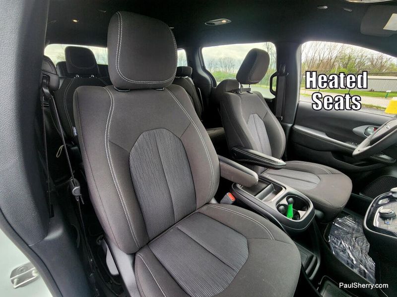 Used 2024 Chrysler Pacifica Touring