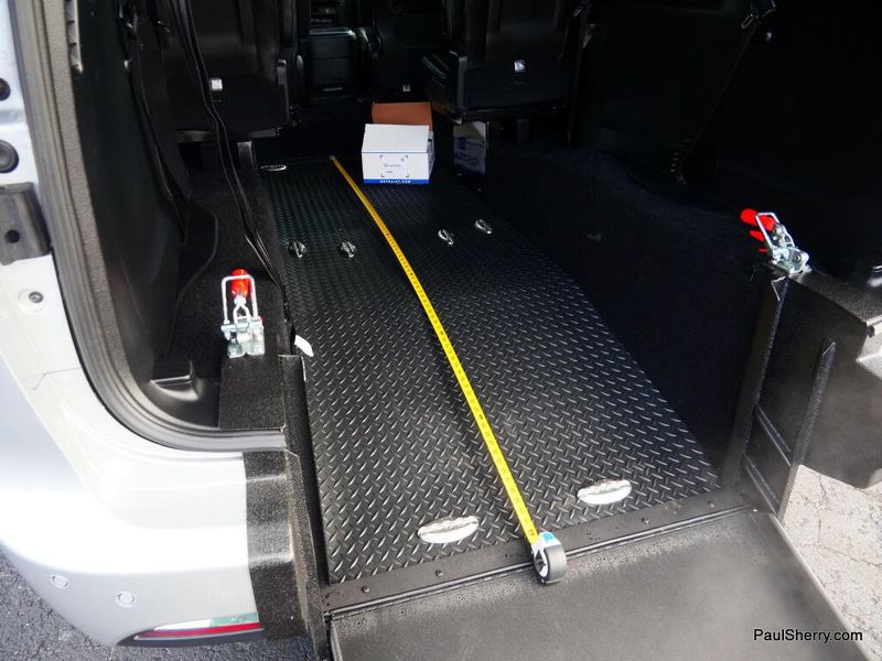 New 2026 Chrysler Pacifica Select