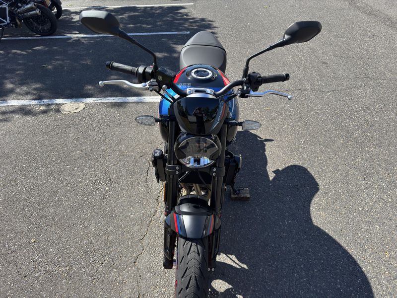 2026 Triumph Trident 660 Triple Tribute - SAPPHIRE BLACK - COBALT BLUE 