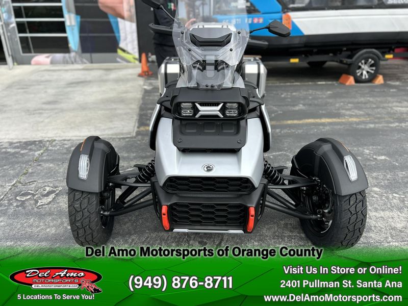 2025 Can-Am CANYON XT Image 17