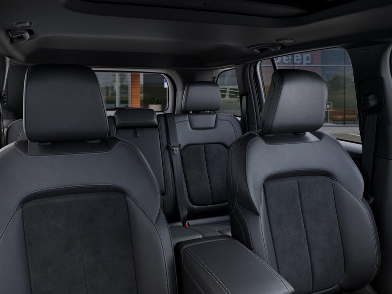 New 2027 Jeep Grand Cherokee Laredo Altitude 4x4Image 26