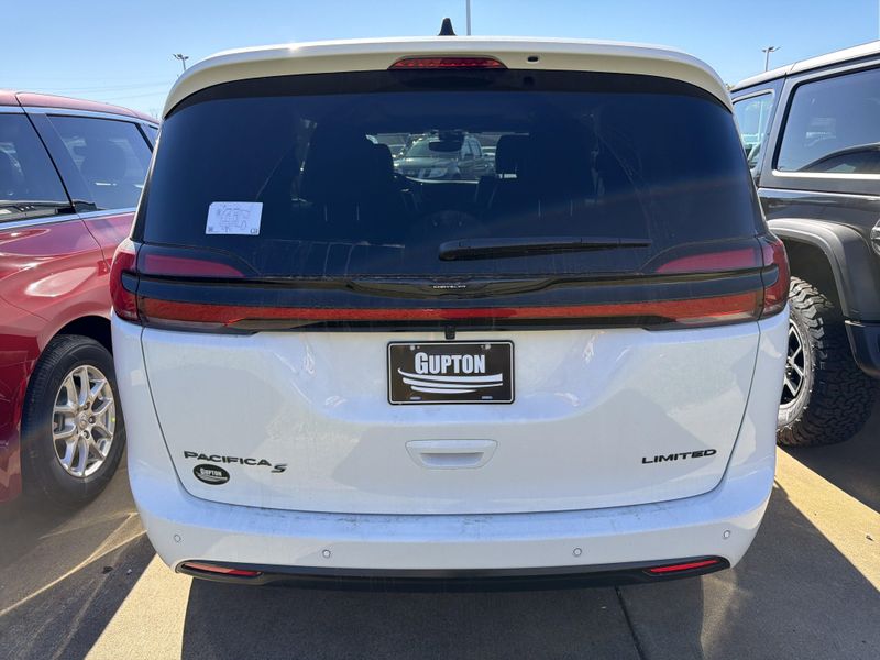 New 2026 Chrysler Pacifica LimitedImage 8