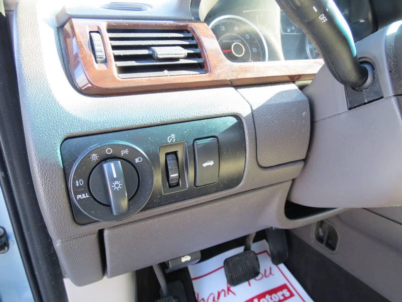 Used 2009 Ford Taurus SEL 4dr SedanImage 18