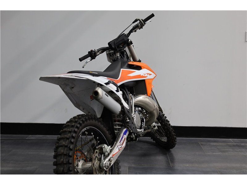 2020 KTM SX 125 in a Orange exterior color. New England Powersports 978 338-8990 pixelmotiondemo.com 