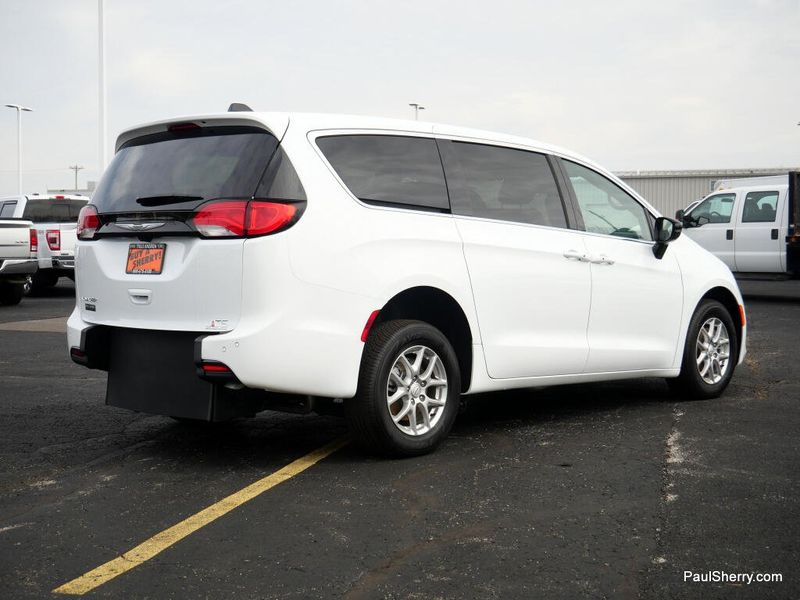 New 2026 Chrysler Voyager Lx