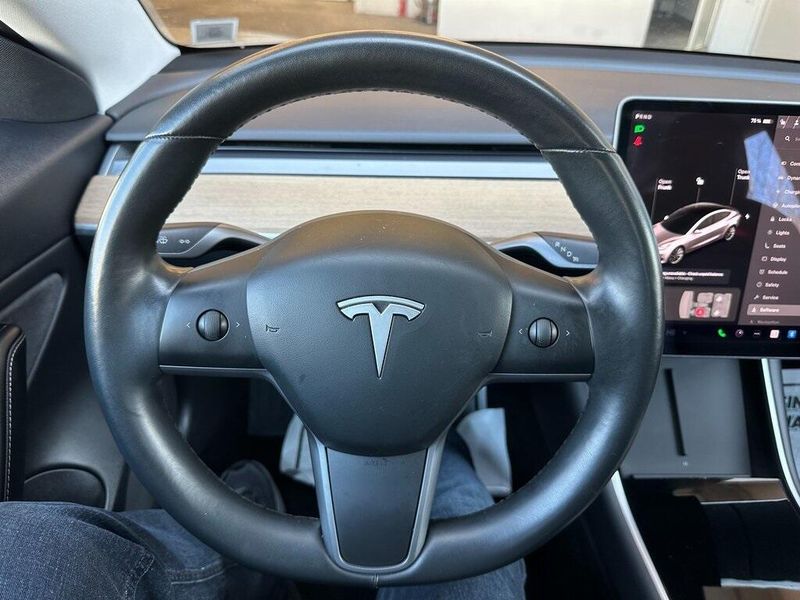 2018 Tesla Model 3 Long RangeImage 2