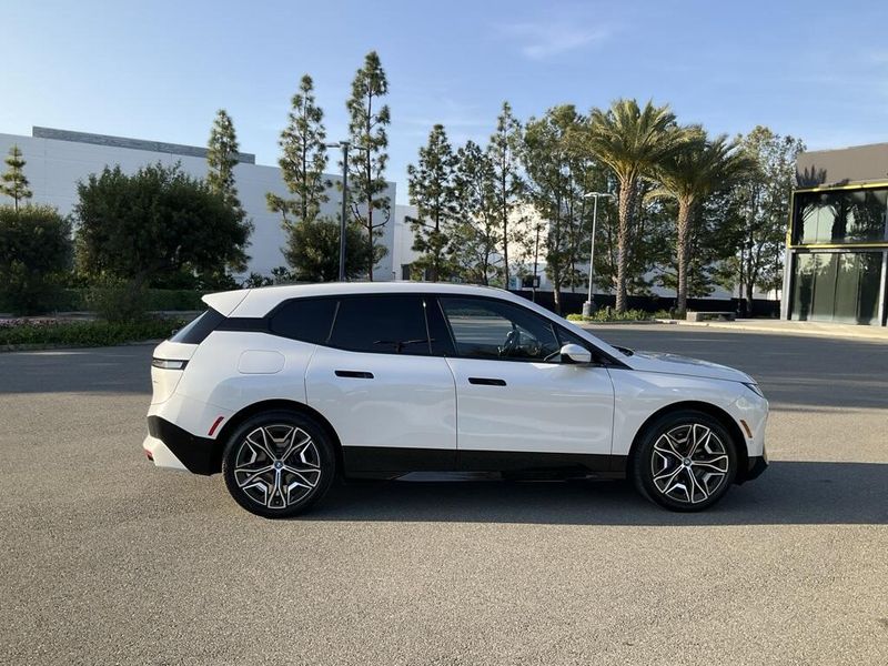 2025 BMW iX xDrive50Image 5