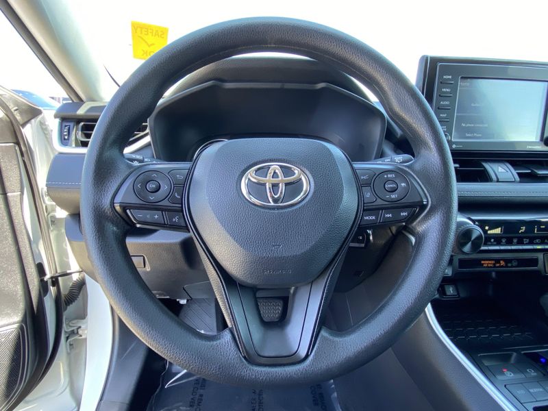 Used 2021 Toyota RAV4 LEImage 25