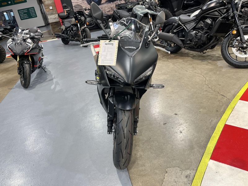 New 2026 Honda CBR650R E-CLUTCH Image 18