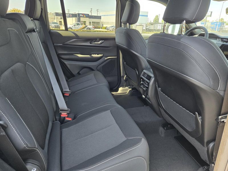 New 2026 Jeep Grand Cherokee Laredo X 4x2
