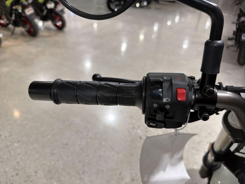 New 2026 Kawasaki ELIMINATOR ABS Image 22