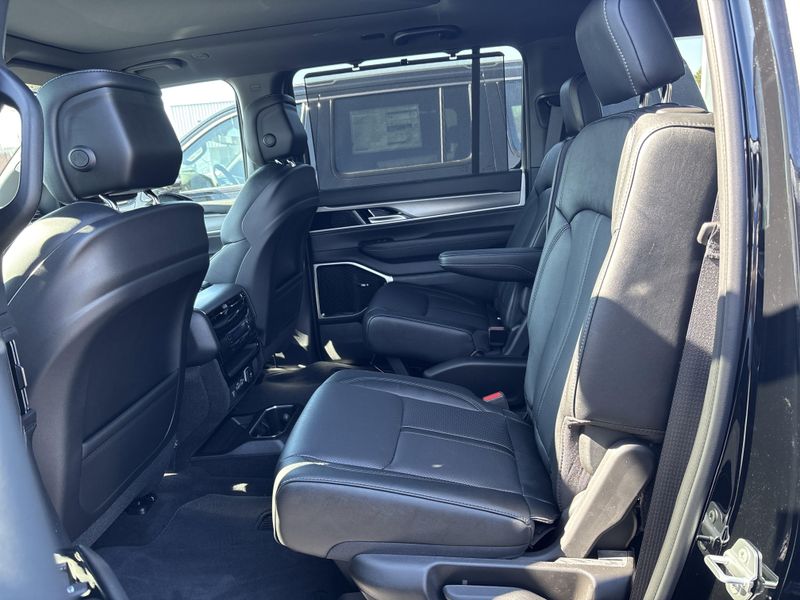 2026 Jeep Grand Wagoneer Limited Reserve 4x4Image 23