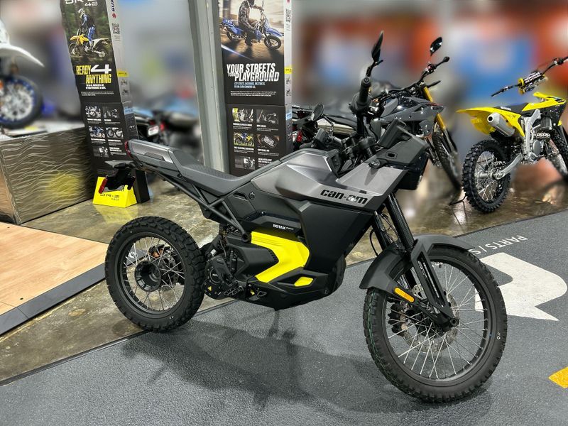 New 2025 Can-Am Origin  in a CARBON BLACK exterior color. Del Amo Motorsports of Redondo Beach (424) 390-7811 delamomotorsports.com 