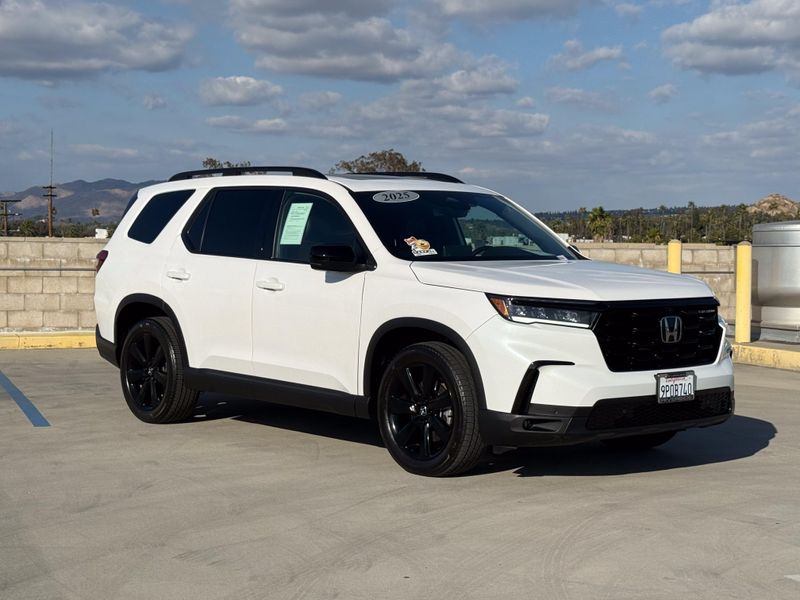Used 2025 Honda Pilot Black EditionImage 2