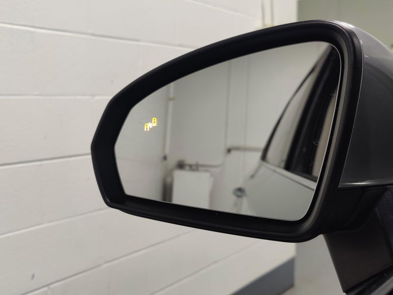 Used 2025 Volkswagen Taos SE 4-Motion AWDImage 7