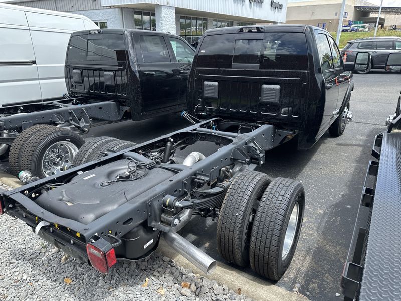 2025 RAM 3500 Tradesman Crew Cab Chassis 4x4 60