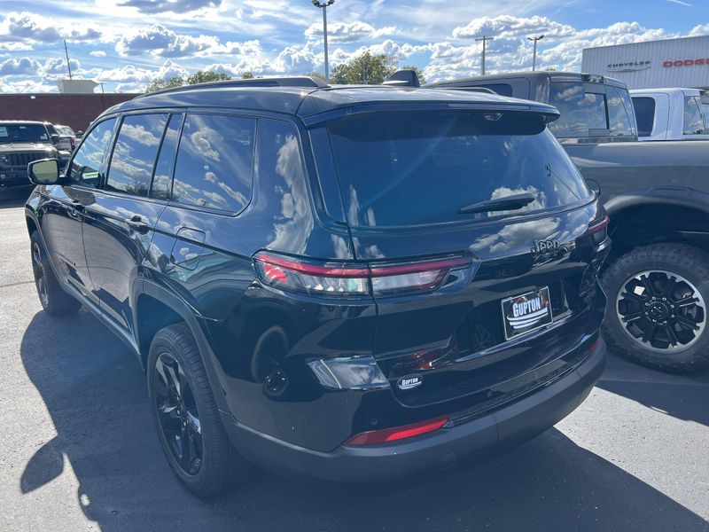 New 2025 Jeep Grand Cherokee L Limited 4x4Image 9