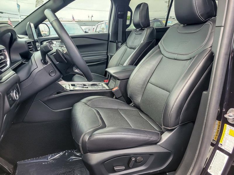 2024 Ford Explorer ST photo 10