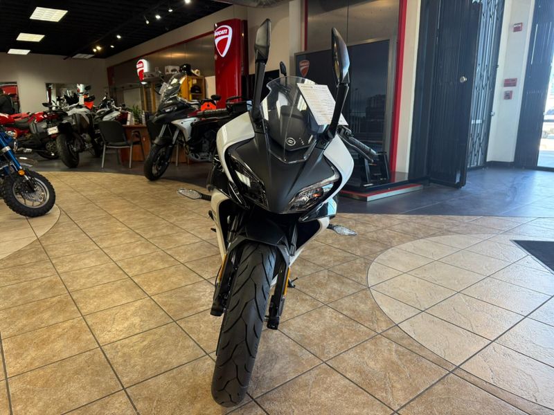New 2026 CFMOTO 300SS Image 5