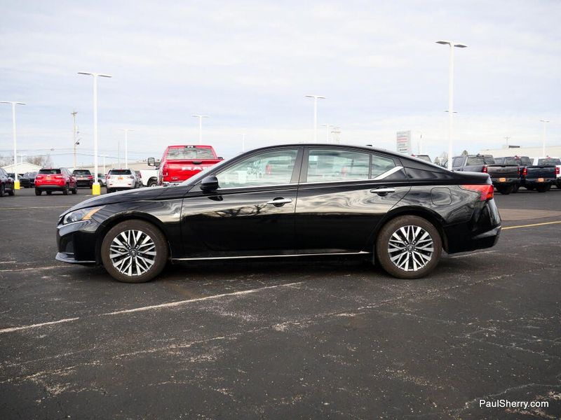 Used 2023 Nissan Altima 2.5 SV