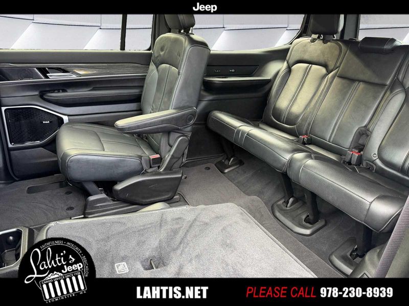 2022 Jeep Wagoneer Series III photo 16