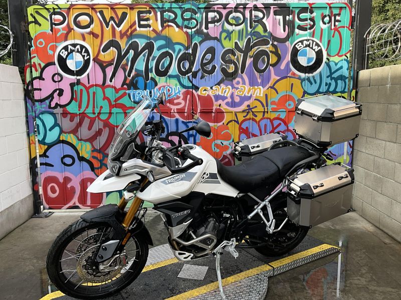 2023 Triumph TIGER 900 RALLY PRO in a PURE WHITE exterior color. BMW Motorcycles of Modesto 209-524-2955 bmwmotorcyclesofmodesto.com 