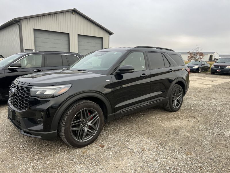 Used 2025 Ford Explorer ST-LineImage 3