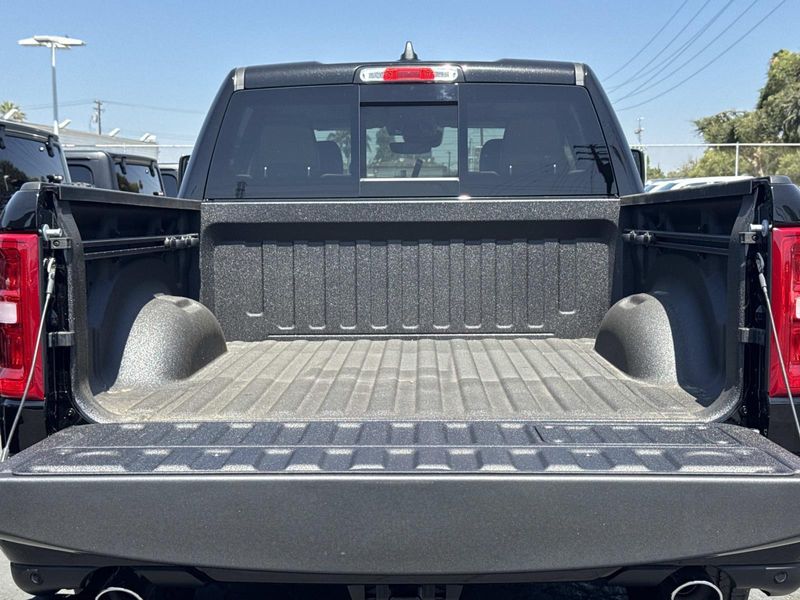 New 2026 RAM 1500 Laramie Crew Cab 4x4 5'7' Box