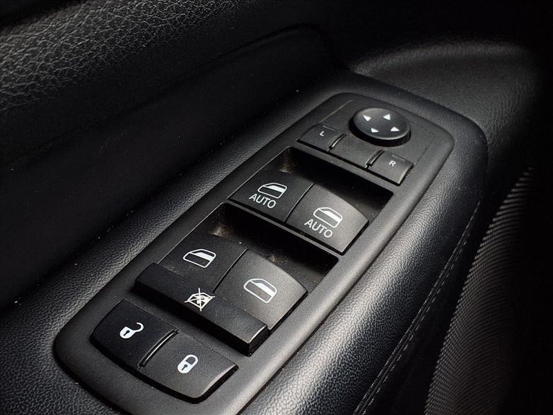 Used 2021 Jeep Grand Cherokee Laredo XImage 24