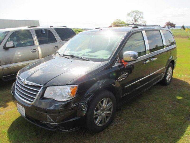 2008 Chrysler Town & Country LimitedImage 9