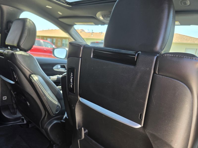 Used 2023 Chrysler Pacifica Touring LImage 16