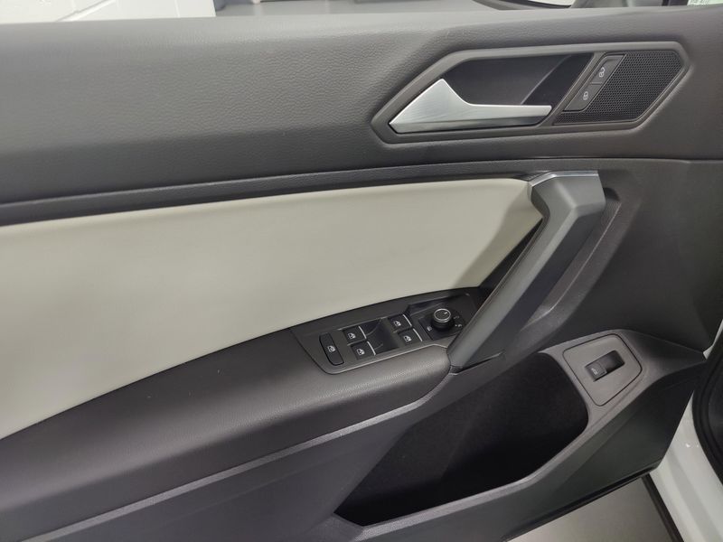Used 2019 Volkswagen Tiguan SEL AWD w/Sunroof/NavImage 32