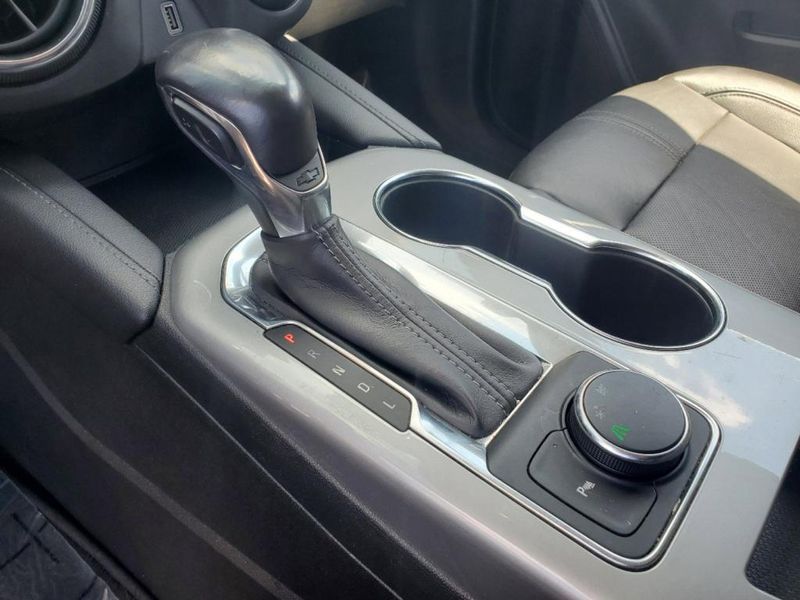 2020 Chevrolet Blazer LT in a Summit White exterior color and Jet Blackinterior. Johnson Dodge 601-693-6343 pixelmotiondemo.com 