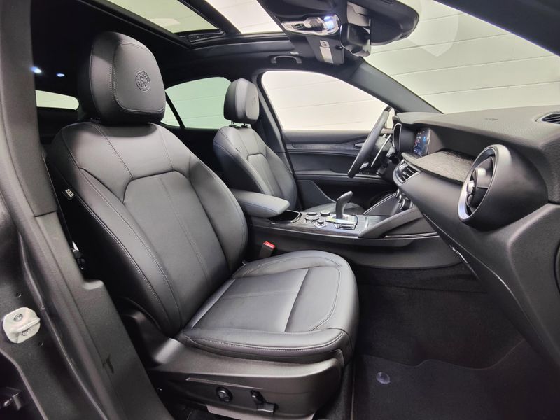 Used 2024 Alfa Romeo Stelvio Q4 AWD w/Sunroof/NavImage 6