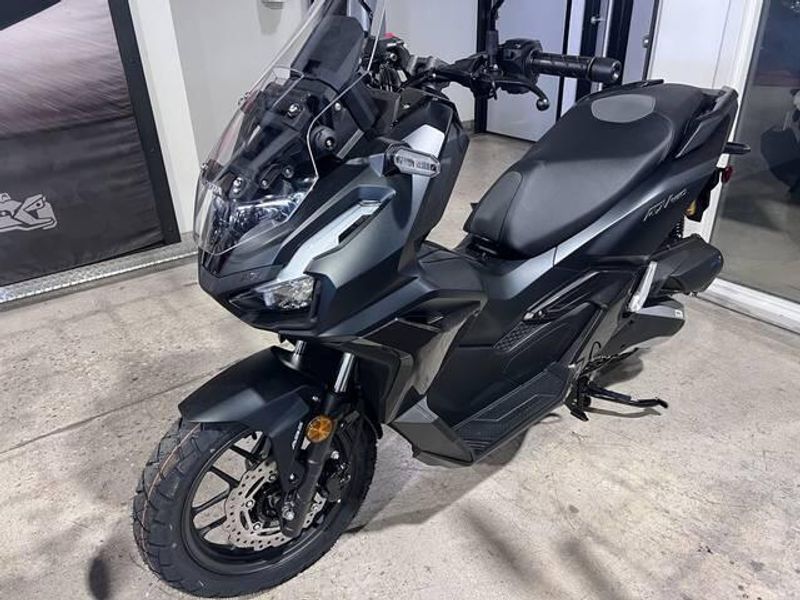NEW 2027 HONDA ADV160 Image 2
