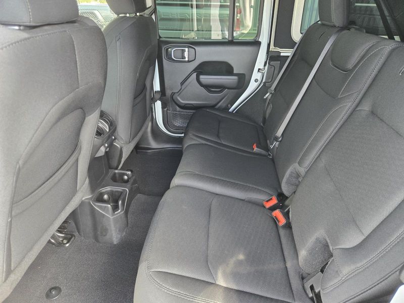Used 2022 Jeep Wrangler Unlimited Sport Altitude 4x4
