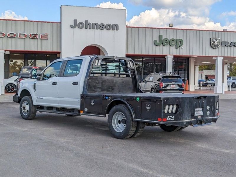2020 Ford F-350 Chassis  in a WHITE exterior color. Johnson Dodge 601-693-6343 pixelmotiondemo.com 