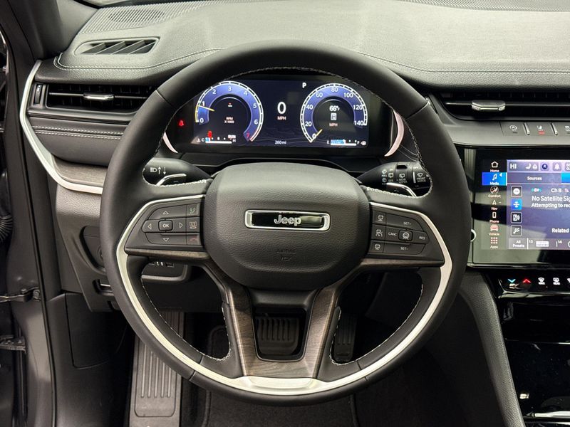 New 2026 Jeep Grand Cherokee Limited Reserve 4x4Image 11