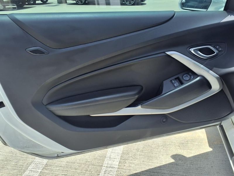 2017 Chevrolet Camaro 1LTImage 6