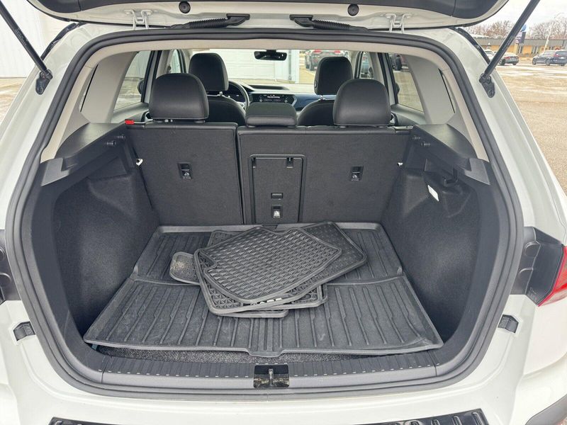 2024 Volkswagen Taos SEImage 8