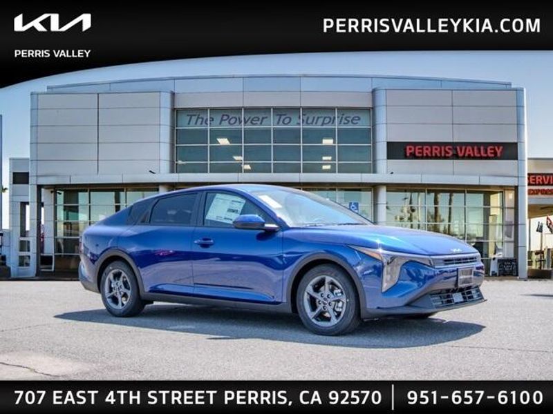 New 2025 Kia K4 LXSImage 1