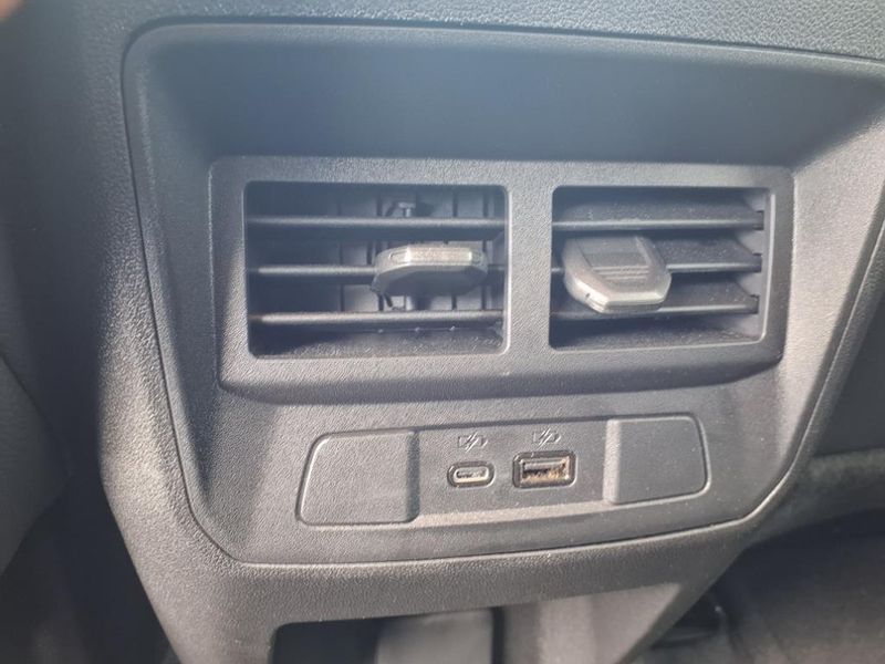 Used 2024 GMC Canyon DenaliImage 11