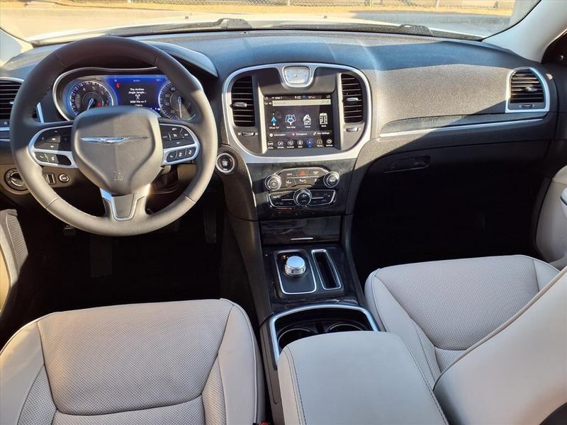 Used 2023 Chrysler 300 TouringImage 12