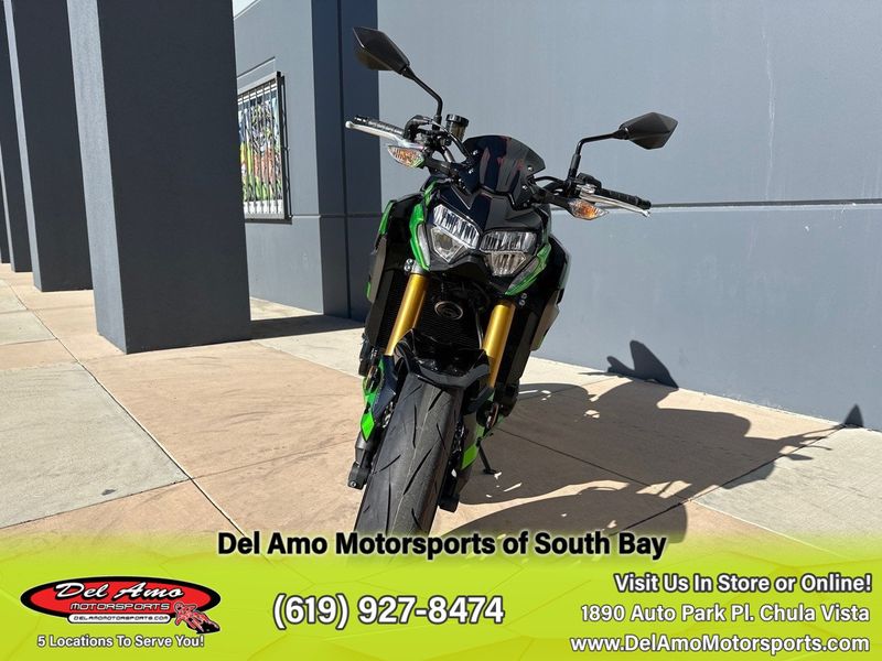 2024 Kawasaki ZR900MRFNL-BK2  in a METALLIC SPARK BLACK/METALLIC MATTE GRAPHENESTEEL GRAY/CANDY LIME GREEN exterior color. Del Amo Motorsports of South Bay (619) 547-1937 delamomotorsports.com 