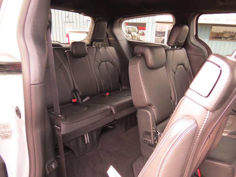 New 2026 Chrysler Pacifica SelectImage 22