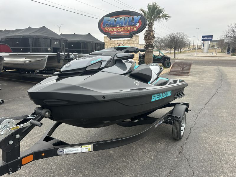 2025 SEADOO GTR 230 WITH SOUND SYSTEM ECLIPSE BLACK AND REEF BLUE Image 4