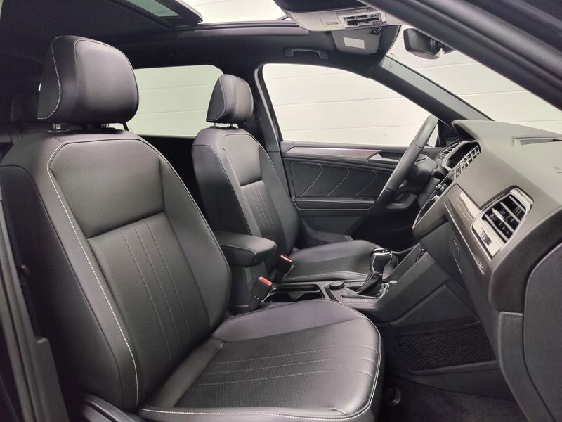Used 2024 Volkswagen Tiguan SE AWD R-Line Black w/SunroofImage 7