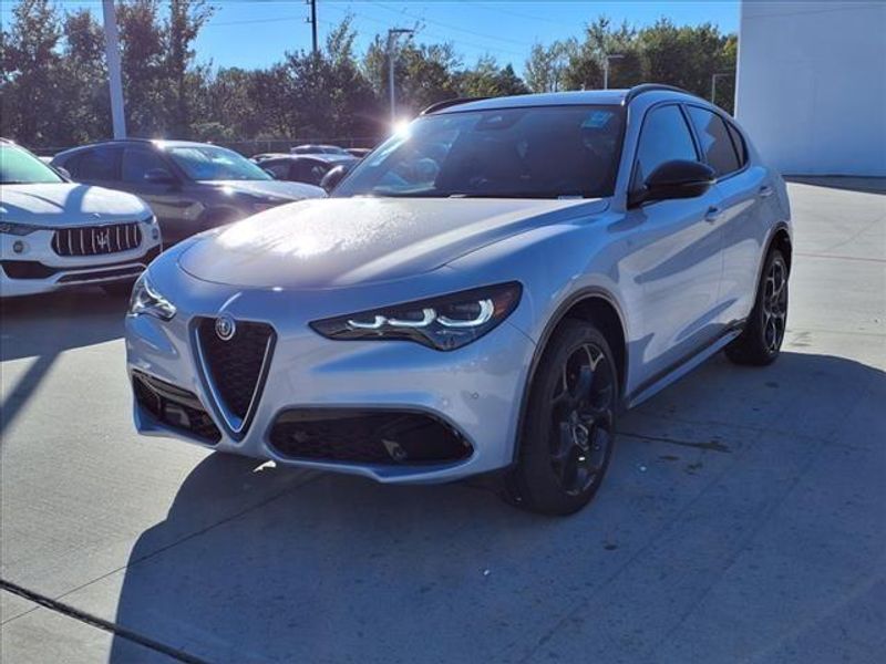 2024 Alfa Romeo Stelvio TiImage 2