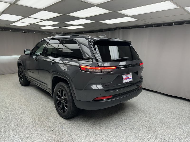 Used 2025 Jeep Grand Cherokee Altitude XImage 15