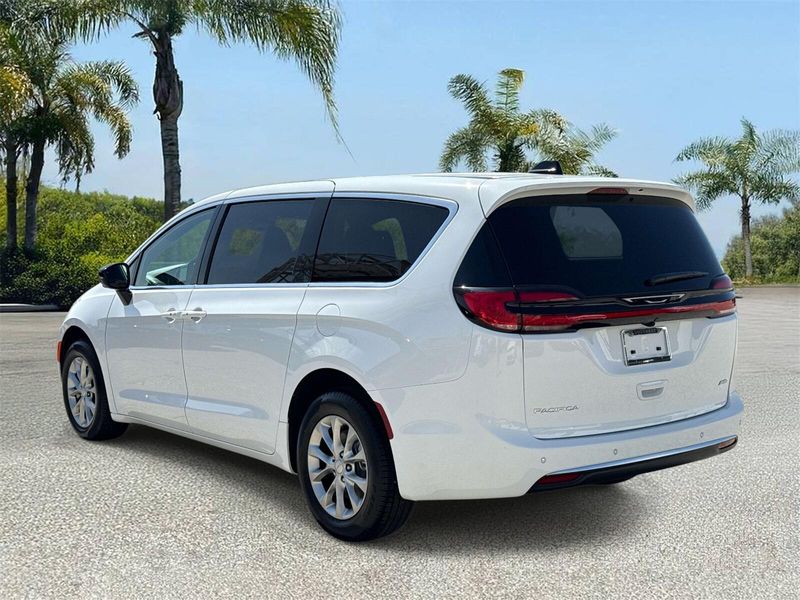 New 2027 Chrysler Pacifica Select Awd